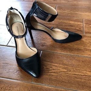 Antonio Melanie Heels